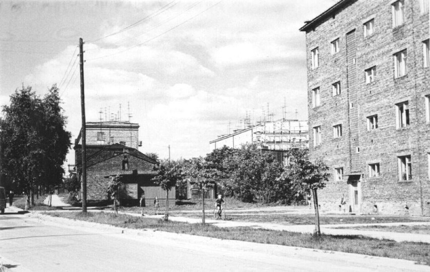 Ulica Toporowskiego (obecnie Marszałkowska), po prawej blok...