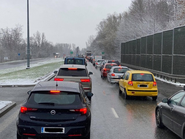 Dojazd do ronda na Jasnogórskiej w godzinach szczytu