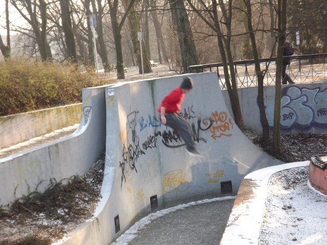 Młodzi ludzie zapytani o parkour, odpowiadają z uśmiechem, że jest to najciekawszy i najbardziej ekstremalny zarazem sport, chociaż nie jest aż tak trudny do nauczenia. Zapytani o moment do treningów (przecież jest zima, ślisko i nieprzyjemne, temperatura mocno poniżej zera) mówią - Parkour to przystosowanie siebie do otoczenia, a nie odwrotnie. Trenujemy wszędzie, o każdej pogodzie czy śnieg, czy zima.