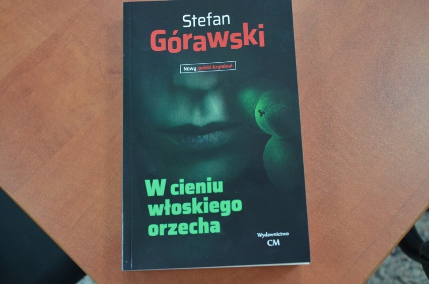 Głogowianin Stefan Górawski wydał drugą kryminalną powieść. Nosi tytuł „W cieniu włoskiego orzecha"
