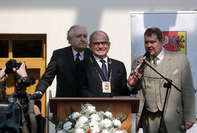 Dr Józef Zych i prof. Andrzej Rzepliński na uroczystej sesji Sejmiku Województwa Łódzkiego z okazji 20-lecia Konstytucji RP w Piotrkowie Trybunalskim