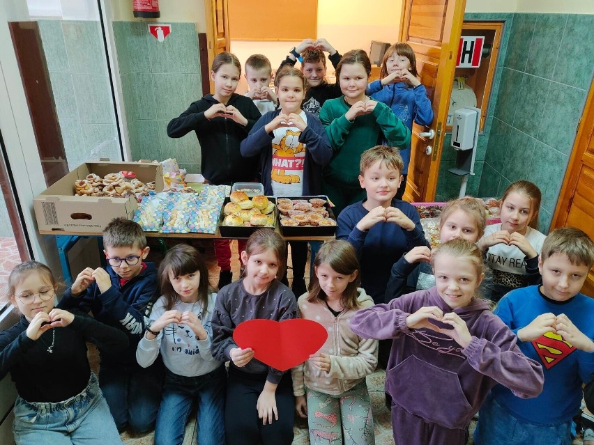 „Por Fawor Dla Kasi”, czyli kiermasz słodkości w szkole w Czechach dla Kasi Sobczak
