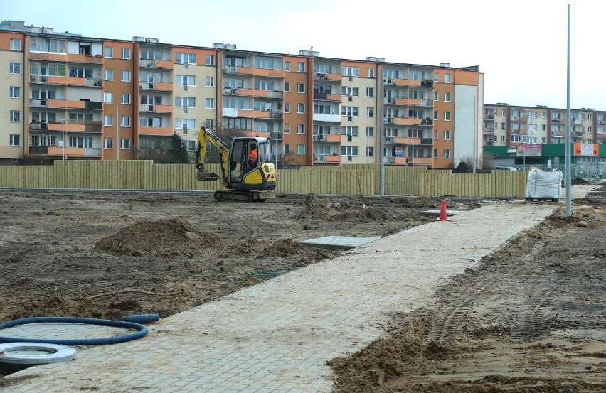 Nowy park na osiedlu Zawadzkiego powstaje w zawrotnym tempie