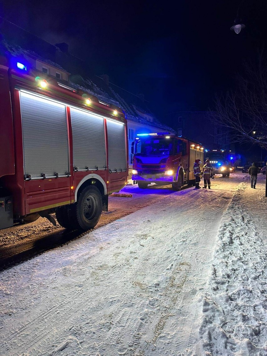 Tajemniczy pożar mieszkania w Boguszowie-Gorcach pod Wałbrzychem. Nieznana przyczyna, a ogień strawił wszystko