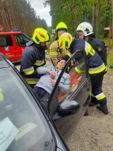 Wypadek na drodze Kaczory-Kalina. Strażacy mogli sprawdzić swoje umiejętności [ZDJĘCIA]