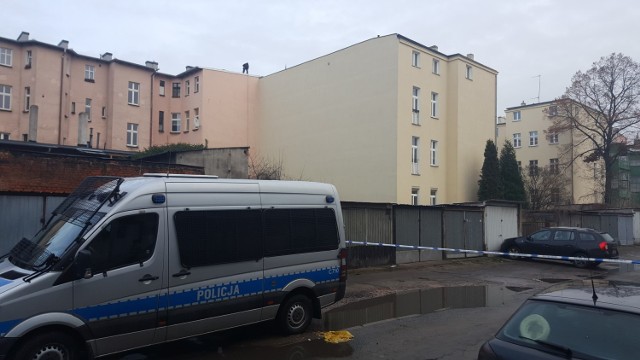 Policjanci są na miejscu, na razie nikt nie został zatrzymany. Jak mówi Słomski, policja stara się powiązać zdarzenie z wizytą jakiegoś mężczyzny w jednym z bydgoskich szpitali.