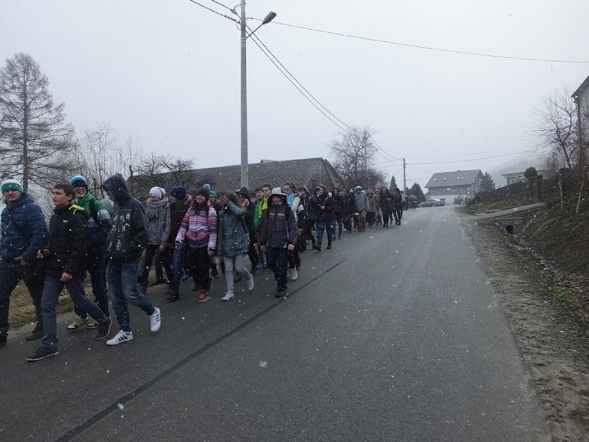 Biały Marsz ku czci Jana Pawła II w gminie Lipowa [ZDJĘCIA]