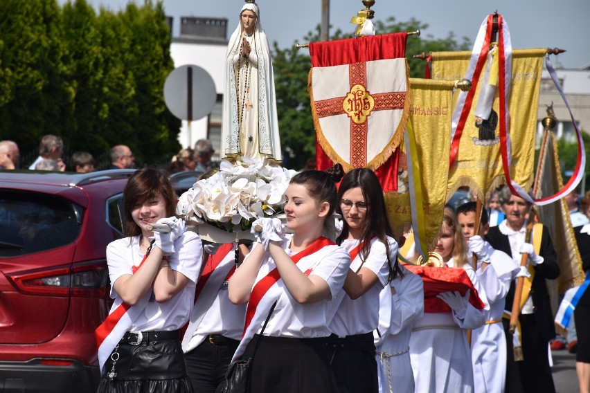 Boże Ciało 2022. Tłumy na procesji Bożego Ciała w Pleszewie....