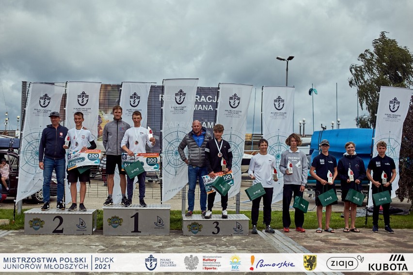 Na podium Oskar Sawicki (Centrum Żeglarskie Szczecin) ,...