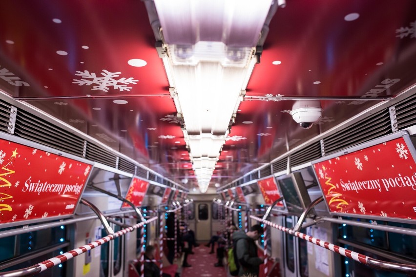 Świąteczne metro ponownie w Warszawie. Przyozdobione wagony wyruszą w grudniu 