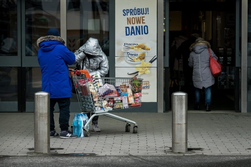 Duże skupiska ludzi to środowisko sprzyjające...