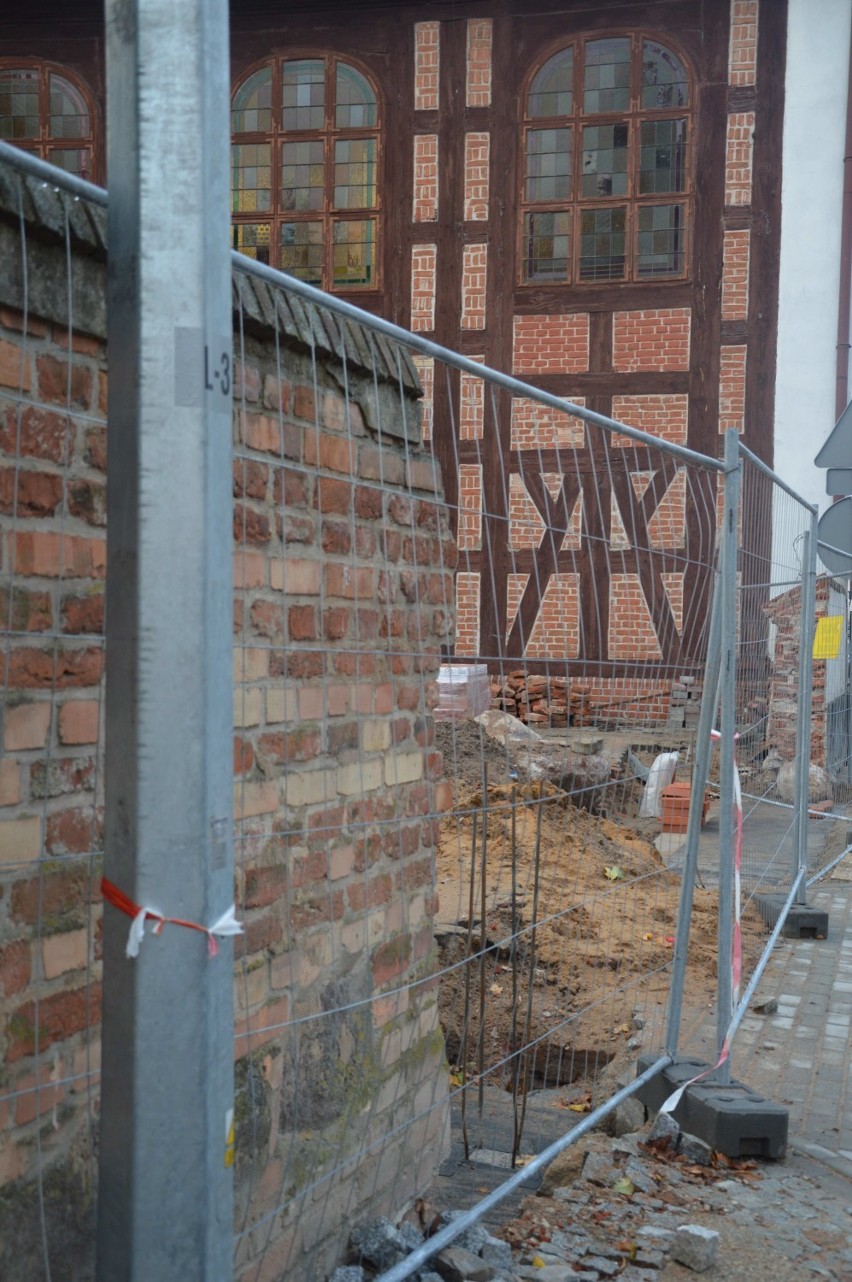 Malbork. Brama przy kościele na Słowackiego będzie rozbudowana, by umożliwić wjazd strażakom