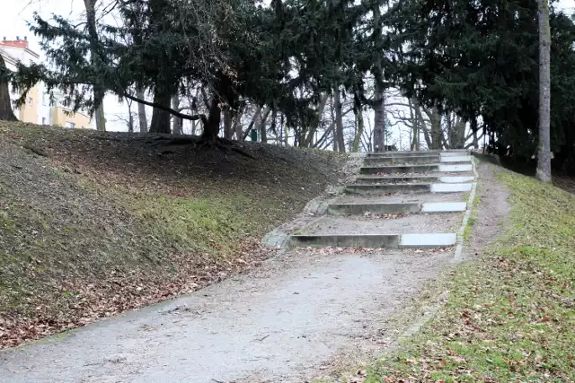 Schody doczekają się remontu.