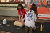 "Pierwsza pomoc – to dziecinnie proste". Przekonali się o tym pasażerowie na dworcu PKP w Opolu 