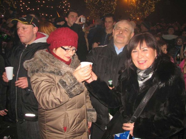 Tak bawiono się podczas nocy sylwestrowej na Placu Biegańskiego w Częstochowie.