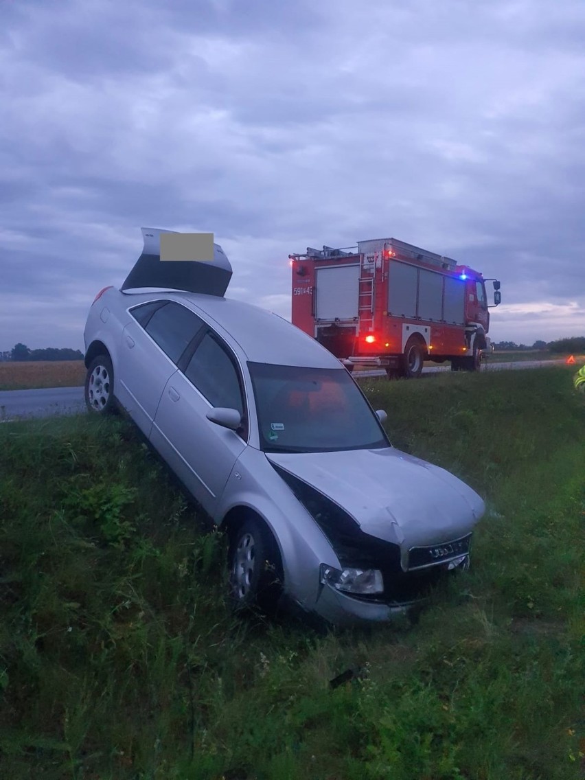 Gm. Szamotuły. Samochód osobowy wpadł do rowu w Gałowie [ZDJĘCIA]