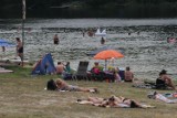 Plażowanie na Pławniowicach. Jezioro przyciąga okolicznych mieszkańców. Zobaczcie ZDJĘCIA