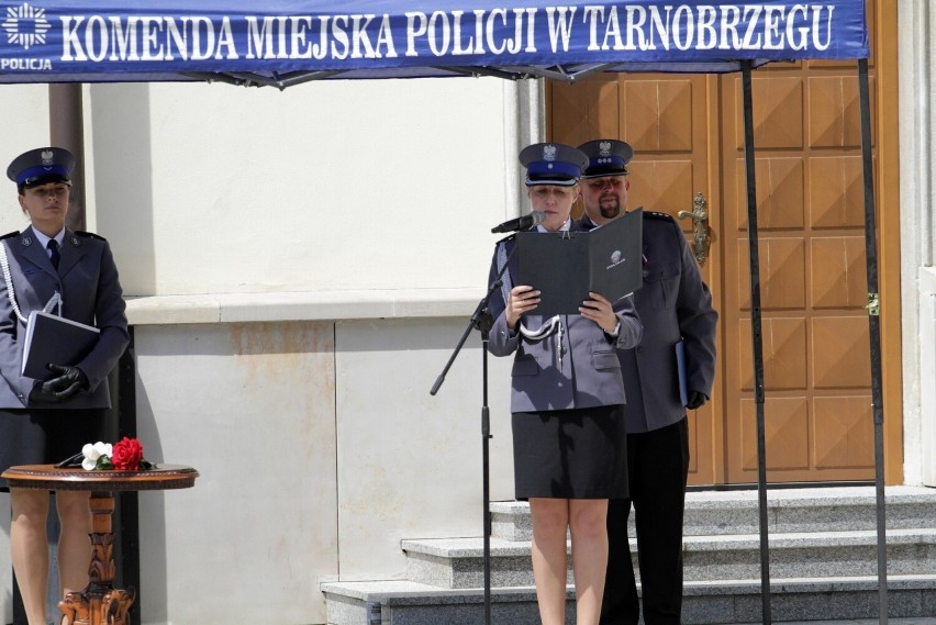 Święto Policji 2022 w Tarnobrzegu. Awanse i wyróżnienia dla policjantów [ZDJĘCIA]