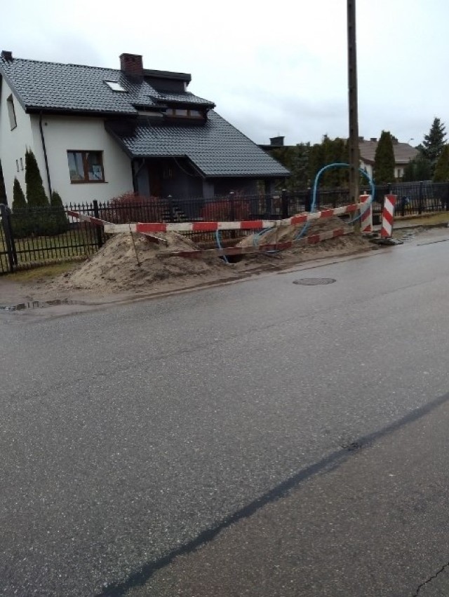 Fragment ulicy Klwateckiej, gdzie według czytelnika nie zakończono jeszcze prac wodno-kanalizacyjnych,