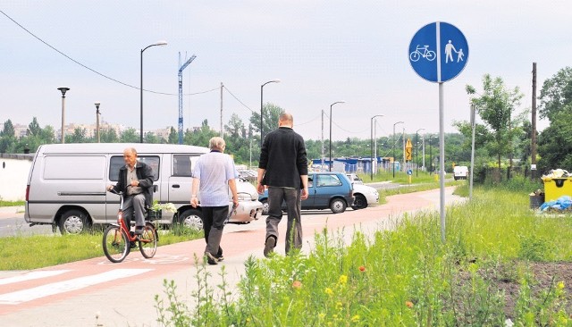 Wzdłuż ul. Kombajnistów powstała także ścieżka rowerowa.
