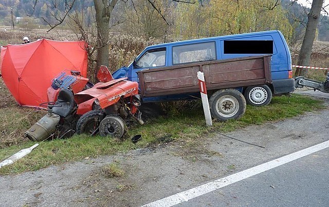 Wypadek w Cieszynie. Zginął kierowca ciągnika [ZDJĘCIE]
