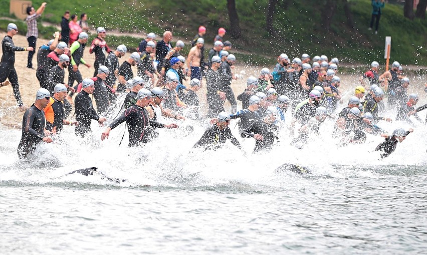 IV Iron Dragon Cross Triathlon. Dorośli pobiegli nad zalewem w Kryspinowie [ZDJĘCIA] 