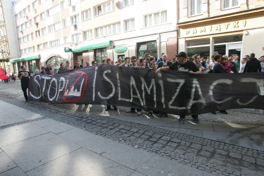 Manifestacja przeciw islamizacji w Legnicy (ZDJĘCIA)