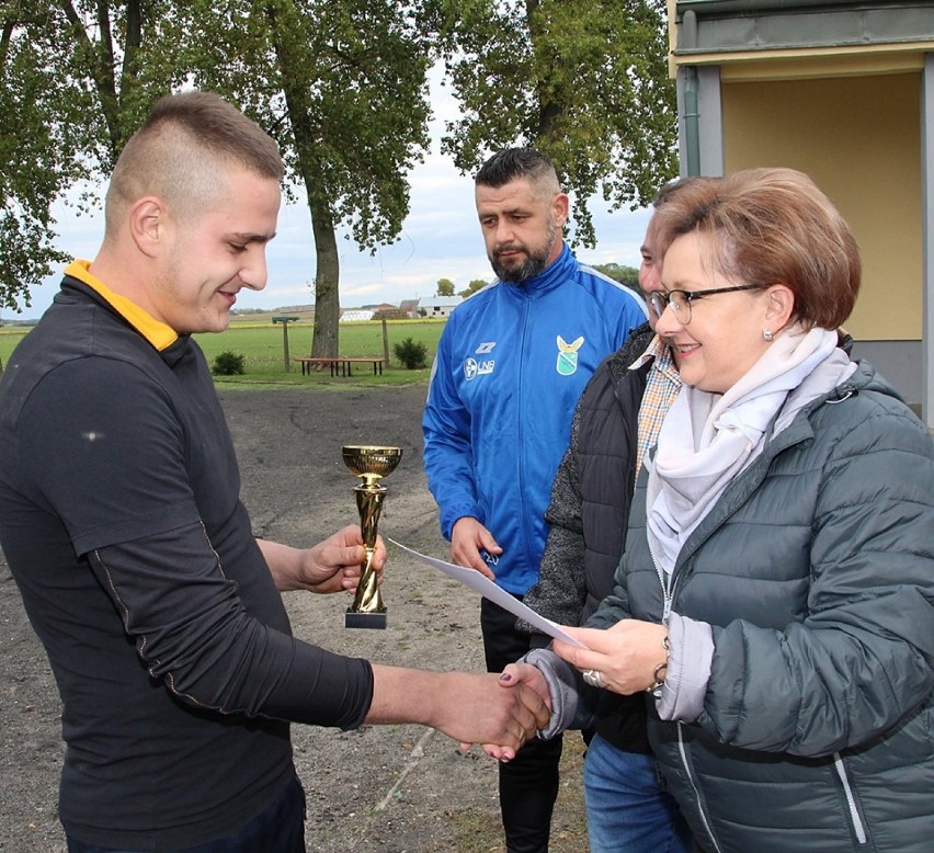 Kto wygrał V Turniej Piłki Nożnej o Puchar Sołtysa Falmierowa Tadeusza Jagodzinskiego? [ZDJĘCIA]