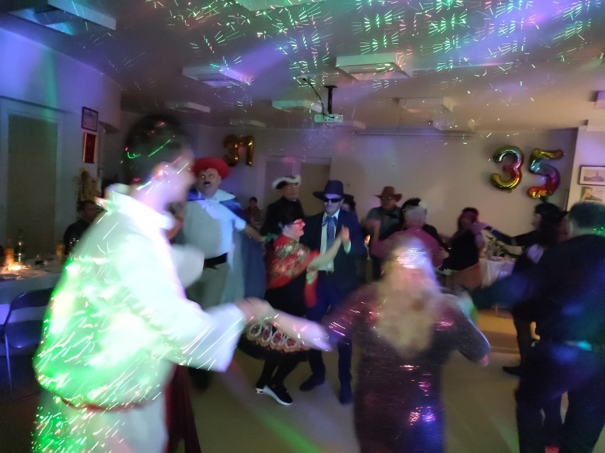 Wspaniały bal karnawałowy w Świętokrzyskim Klubie Abstynentów Raj w Kielcach. Zobacz zdjęcia i wideo