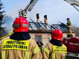 Pożar w gminie Skórcz. Doszczętnie spłonął dom. W trakcie pożaru w środku były dwie osoby | ZDJĘCIA