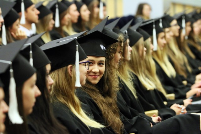 Perspektywy po raz 22 opublikowali ranking najlepszych szkół wyższych. Zobacz, które uczelnie akademickie w Polsce zajęły czołowe miejsca w 2021 roku. Sprawdź w galerii, które uczelnie są najlepsze!