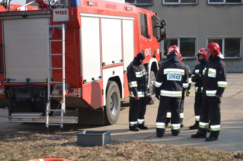 Głogowscy strażacy ćwiczyli akcje ratunkowe na lodzie