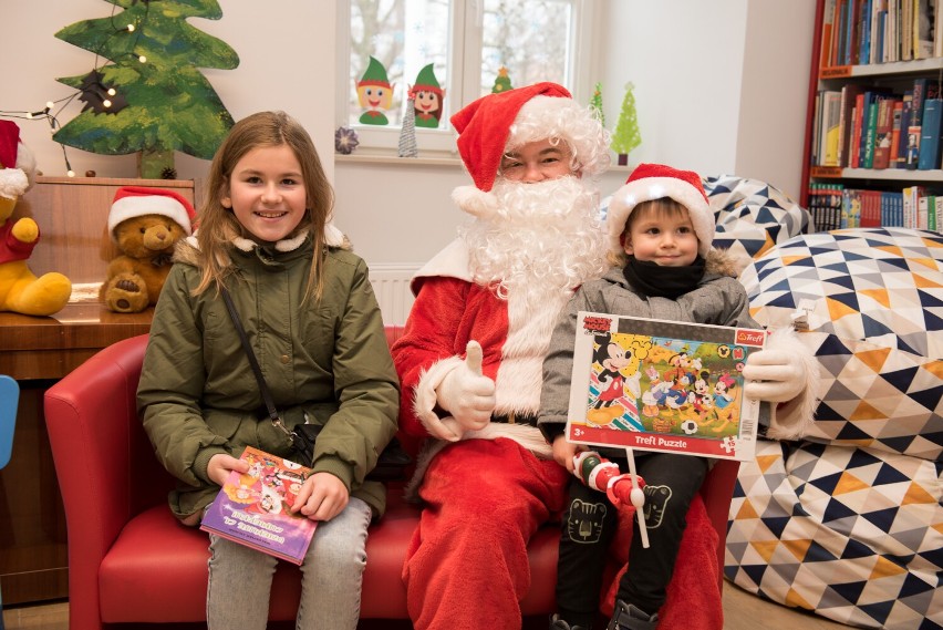 Małych rawskich czytelników odwiedził Święty Mikołaj 