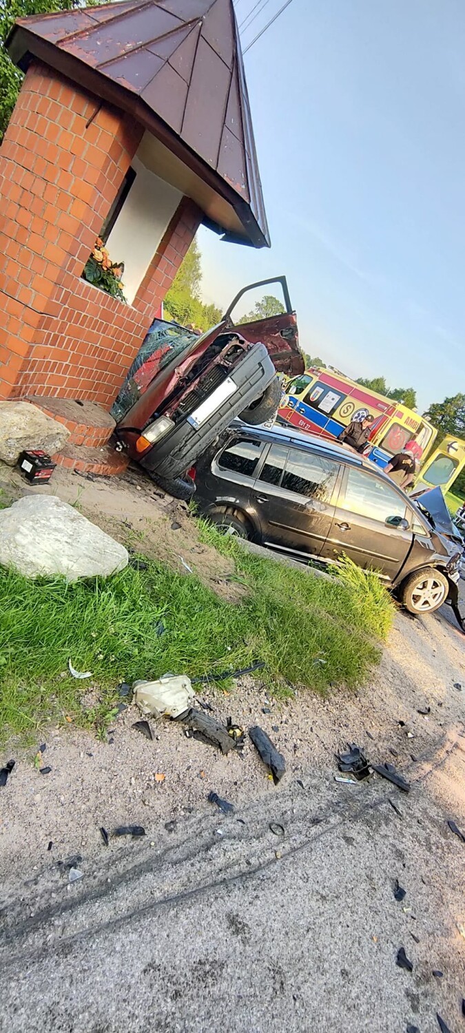 52-letni kierowca zginął w wypadku w Bujnach Szlacheckich niedaleko Zelowa