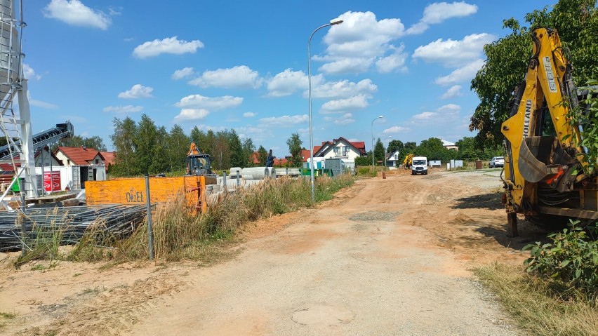 Przebudowa dróg w Dobroszycach idzie pełną parą. Na jakim etapie są prace?