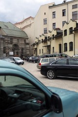 Kraków zapłaci klasztorowi św. Franciszka z Asyżu 32 tys. za parking dla radnych. Drożej niż rok temu...