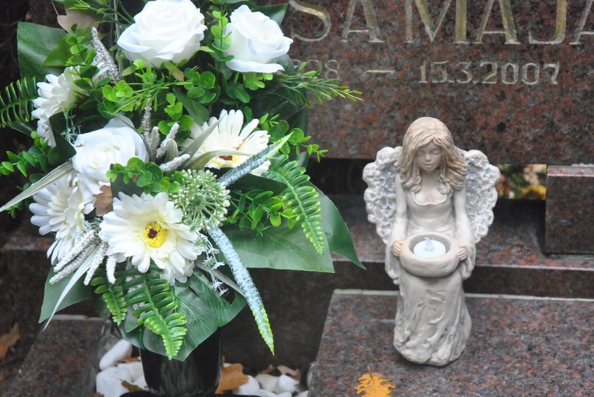 LESZNO. Cmentarz przy ulicy Kąkolewskiej - anioły i aniołki leszczyńskiego cmentarza zachwycają oraz skłaniają do zadumy [ZDJĘCIA]  