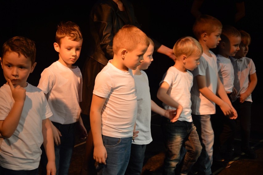 Człuchów. Koncert jesienny przedszkola "Piano" w wykonaniu najmłodszych 3-4 latków. Część 2 ZDJĘCIA