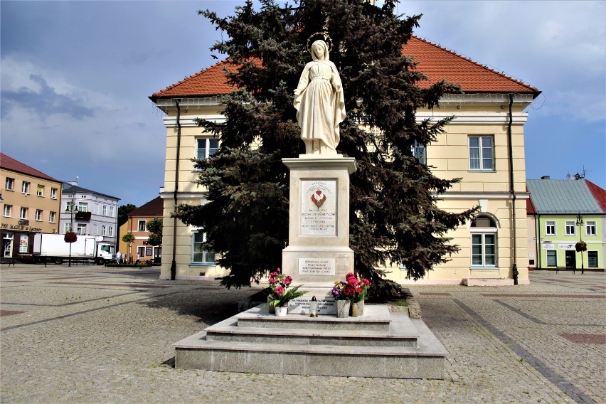 Pomnik odgrywa istotną rolę w życiu Łęczycy