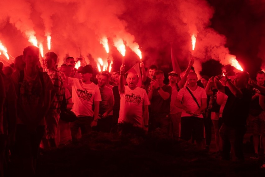 W poniedziałek wieczorem kibice Lecha Poznań zorganizowali...