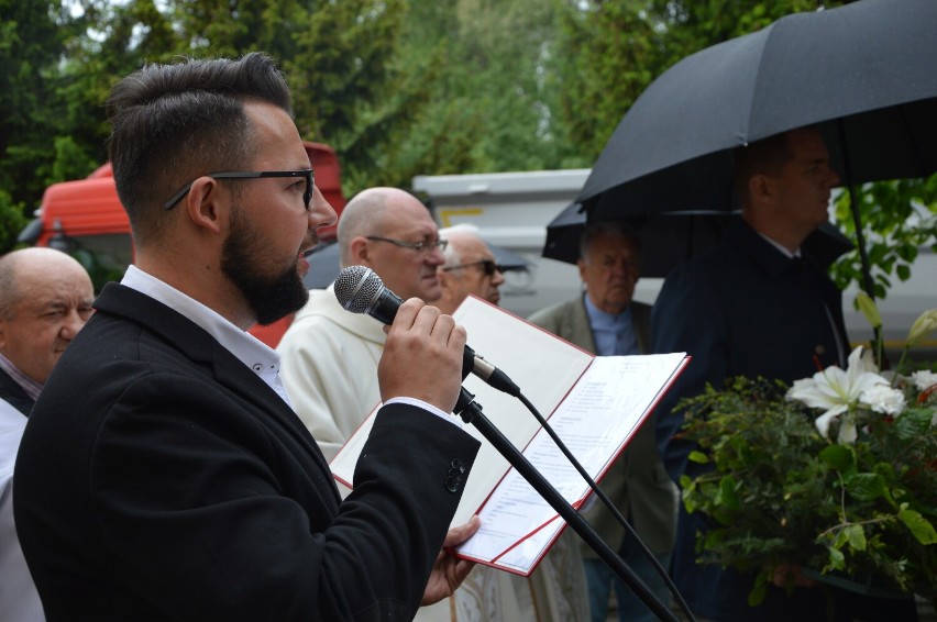 Na urodzinach u hrabiego Antoniego Ostrowskiego. Odsłonięcie tablicy epitafijnej w Ujeździe [ZDJĘCIA]