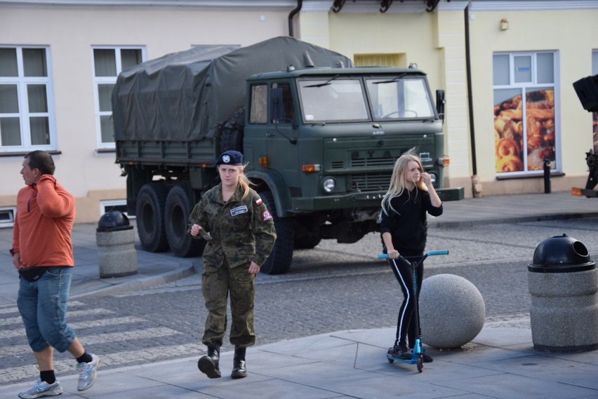 Piknik militarny na Placu Marii Konopnickiej w Suwałkach