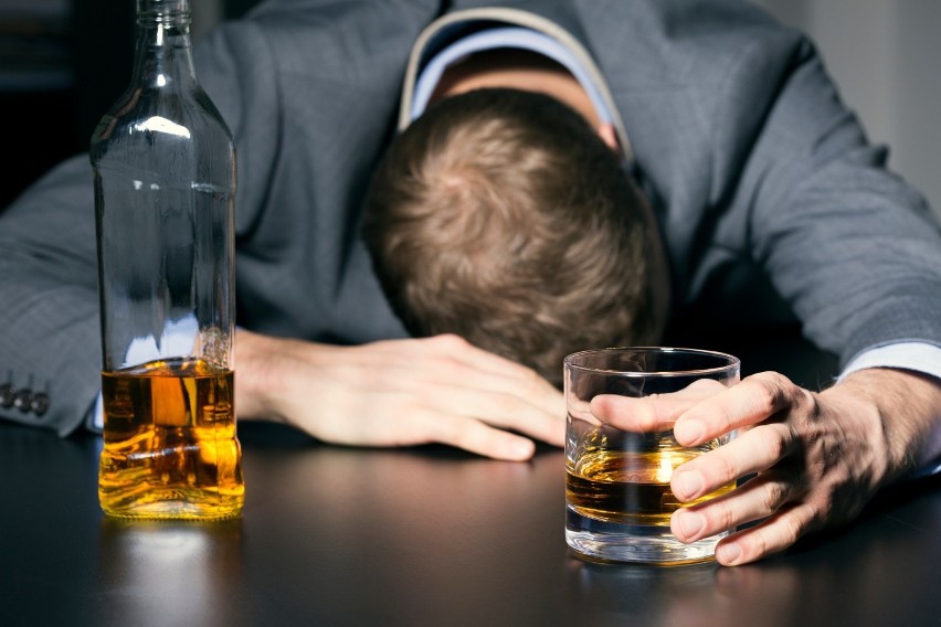 Badania pokazują, że spożywanie nadmiernych ilości alkoholu...
