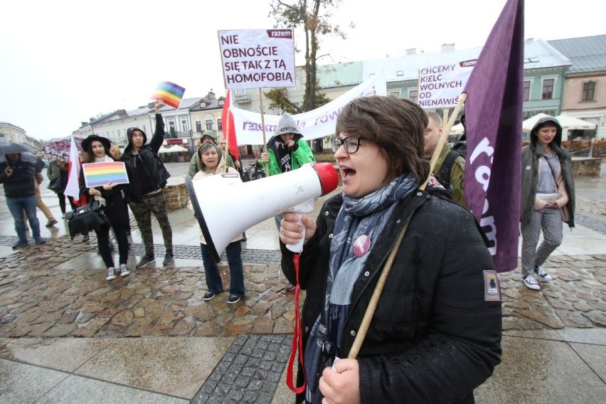 W obronie praw homoseksualistów. Pikieta przeciw kontrowersyjnej wystawie w Kielcach 