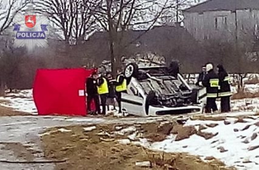 Śmiertelny wypadek w Bliskowicach. Kierowca citroena wpadł w poślizg i wjechał w 82-latkę