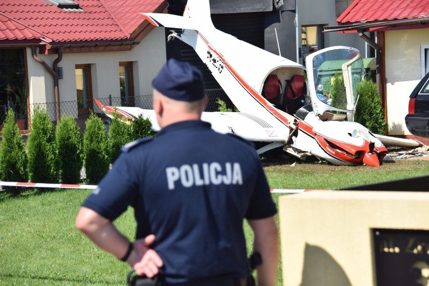 Samolot rozbił się kilkanaście sekund po starcie z lotniska w Krośnie [ZDJĘCIA]
