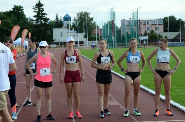 Troje członków rodziny Żuchowskich z Płonnego wzięło udział w biegu 7 Szybka Trójka rozegranym na stadionie w Płocku