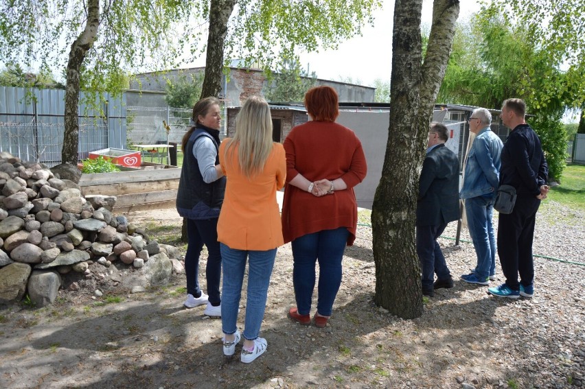 Małoszyce. Lęborscy radni przeprowadzili kontrolę w schronisku dla zwierząt.