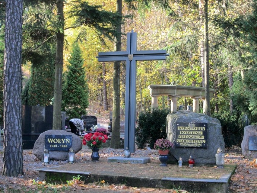 Cmentarz w Chodzieży - Nowy kamień w Zakątku Katyńskim
