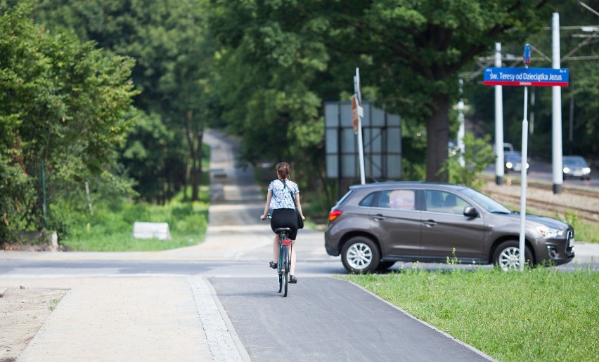 Ścieżka rowerowa wzdłuż Zgierskiej w Łodzi jest już prawie gotowa [ZDJĘCIA]